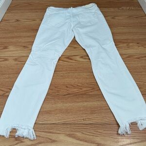 Elegant White Straight Leg Jeans with Frayed Hem